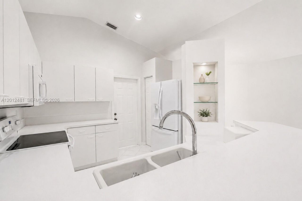4421 Dogwood Cir , Weston, FL 33331 Photo