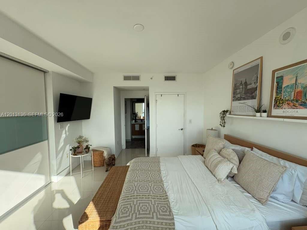 90 SW 3rd St , Unit 2106, Miami, FL 33130 Photo