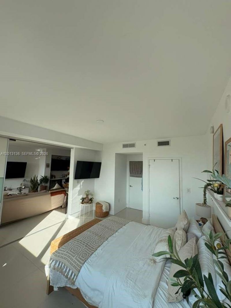 90 SW 3rd St , Unit 2106, Miami, FL 33130 Photo