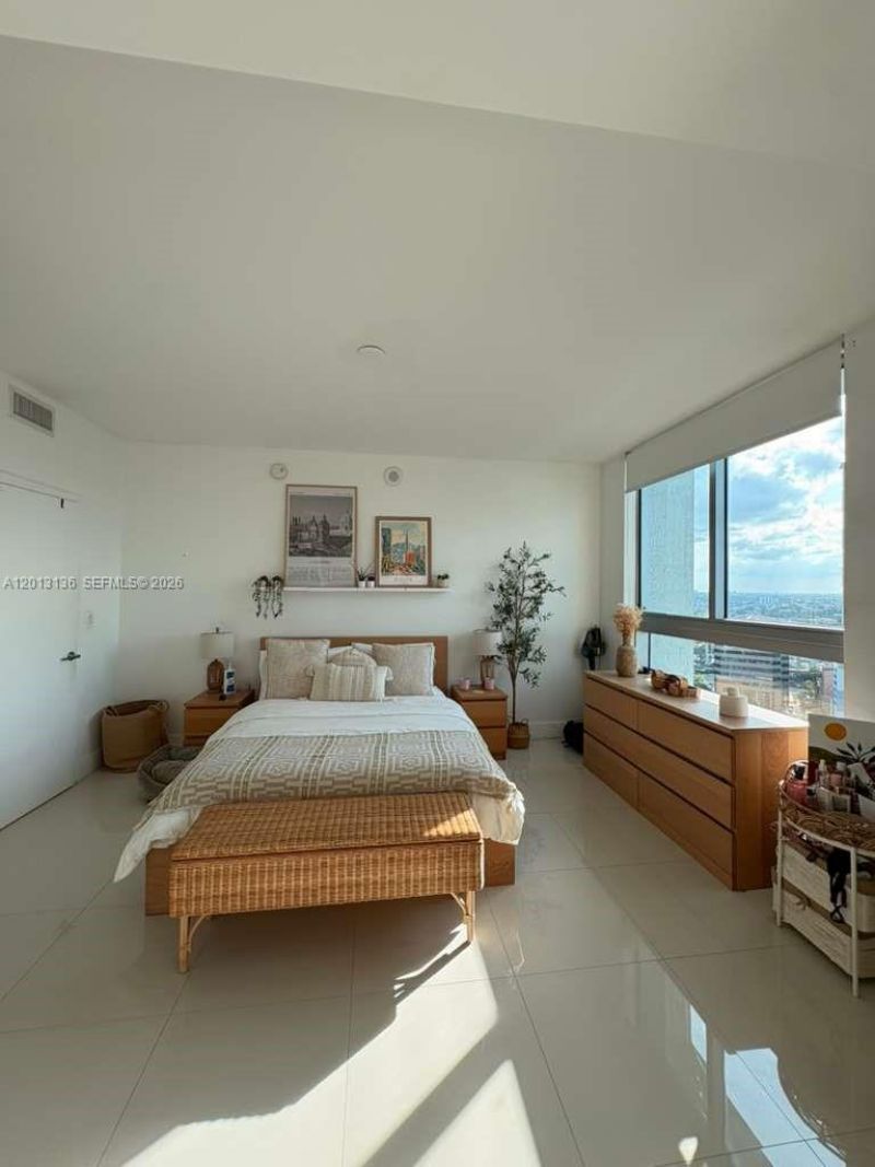 90 SW 3rd St , Unit 2106, Miami, FL 33130 Photo