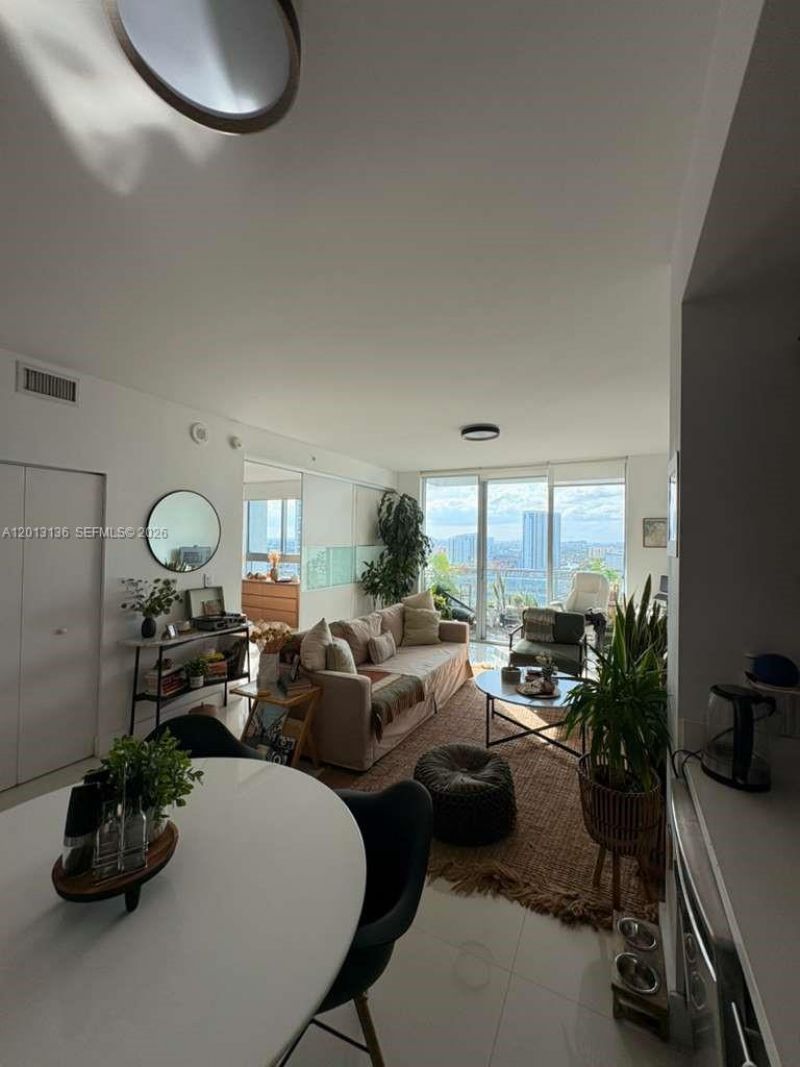 90 SW 3rd St , Unit 2106, Miami, FL 33130 Photo