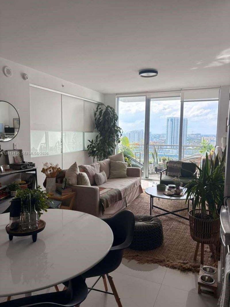 90 SW 3rd St , Unit 2106, Miami, FL 33130 Photo