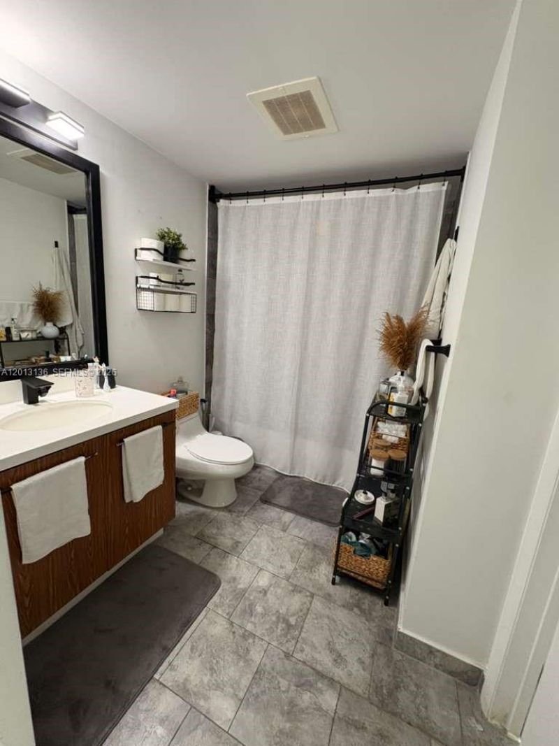 90 SW 3rd St , Unit 2106, Miami, FL 33130 Photo