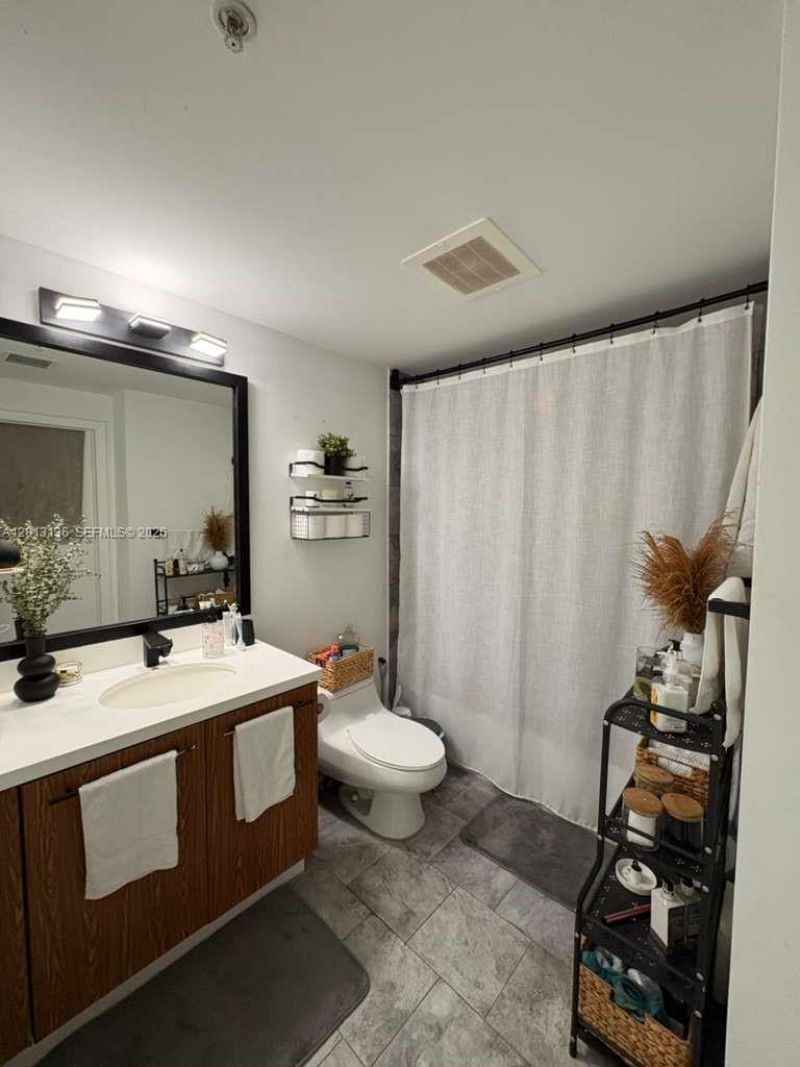 90 SW 3rd St , Unit 2106, Miami, FL 33130 Photo
