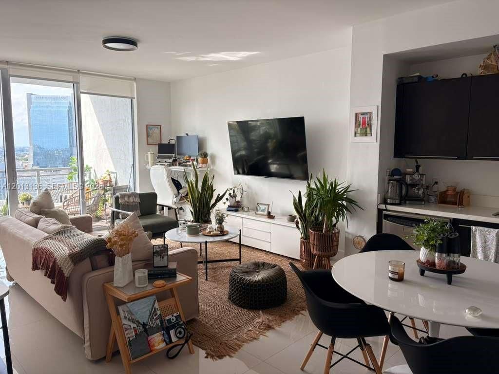 90 SW 3rd St , Unit 2106, Miami, FL 33130 Photo