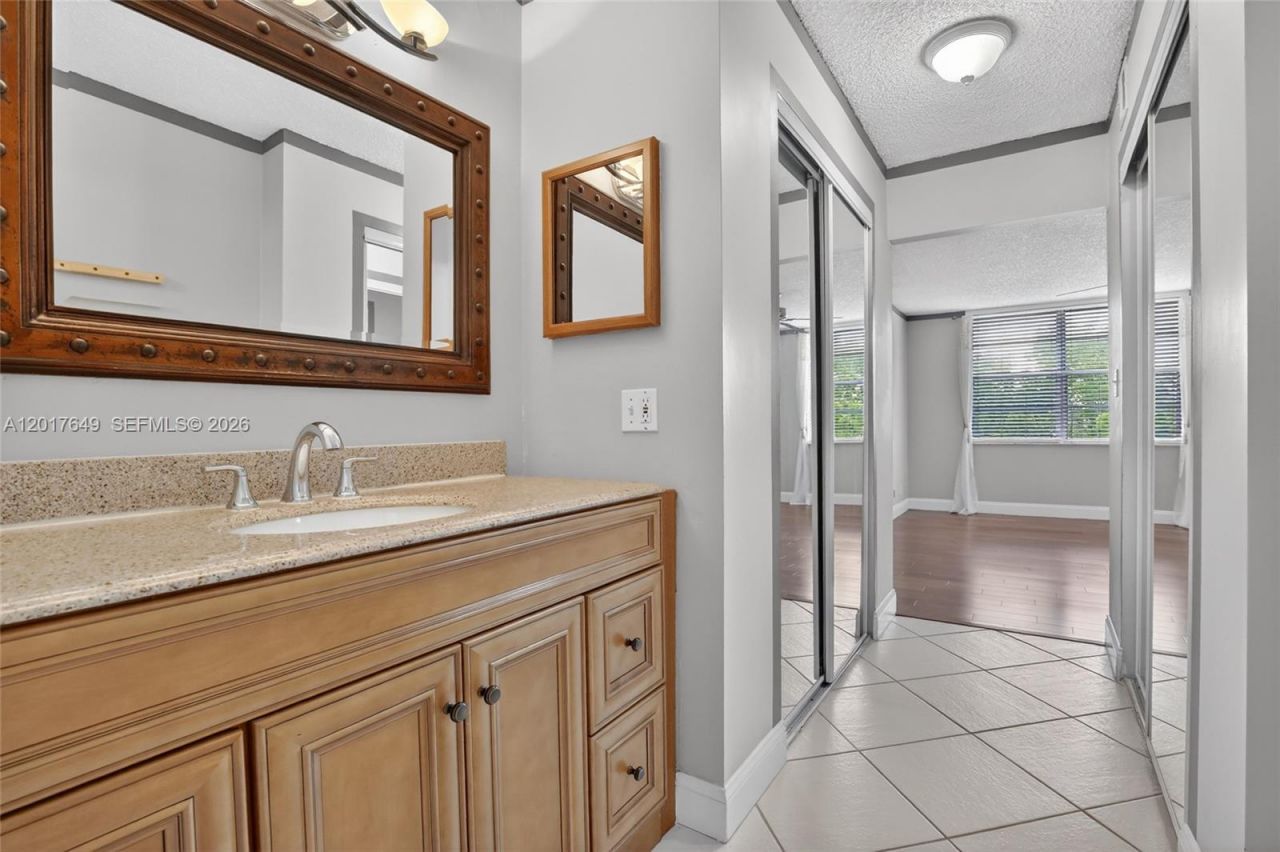 6600 Cypress Rd , Unit 504, Plantation, FL 33317 Photo