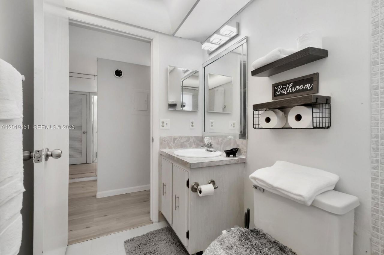 481 Burgundy K , Unit K, Delray Beach, FL 33484 Photo