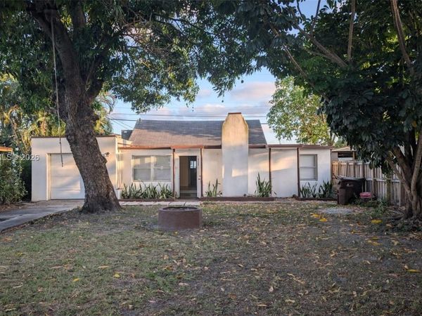 76 W 14th St, Hialeah, FL 33010