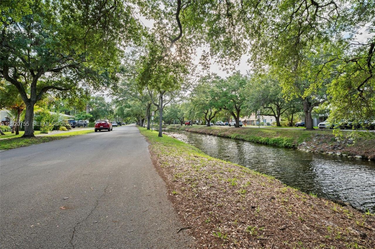 10 S Melrose Dr, Miami Springs, FL 33166 Photo