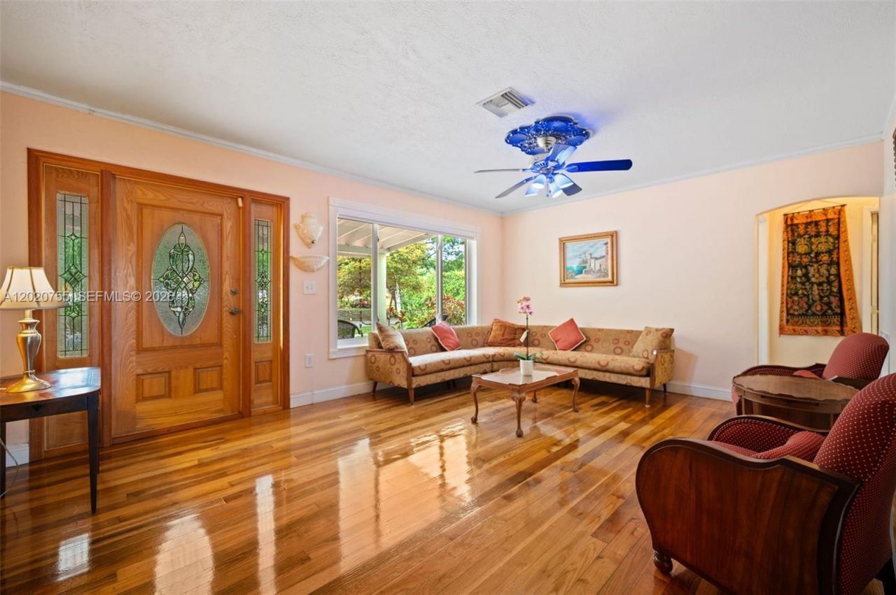 10 S Melrose Dr, Miami Springs, FL 33166 Photo