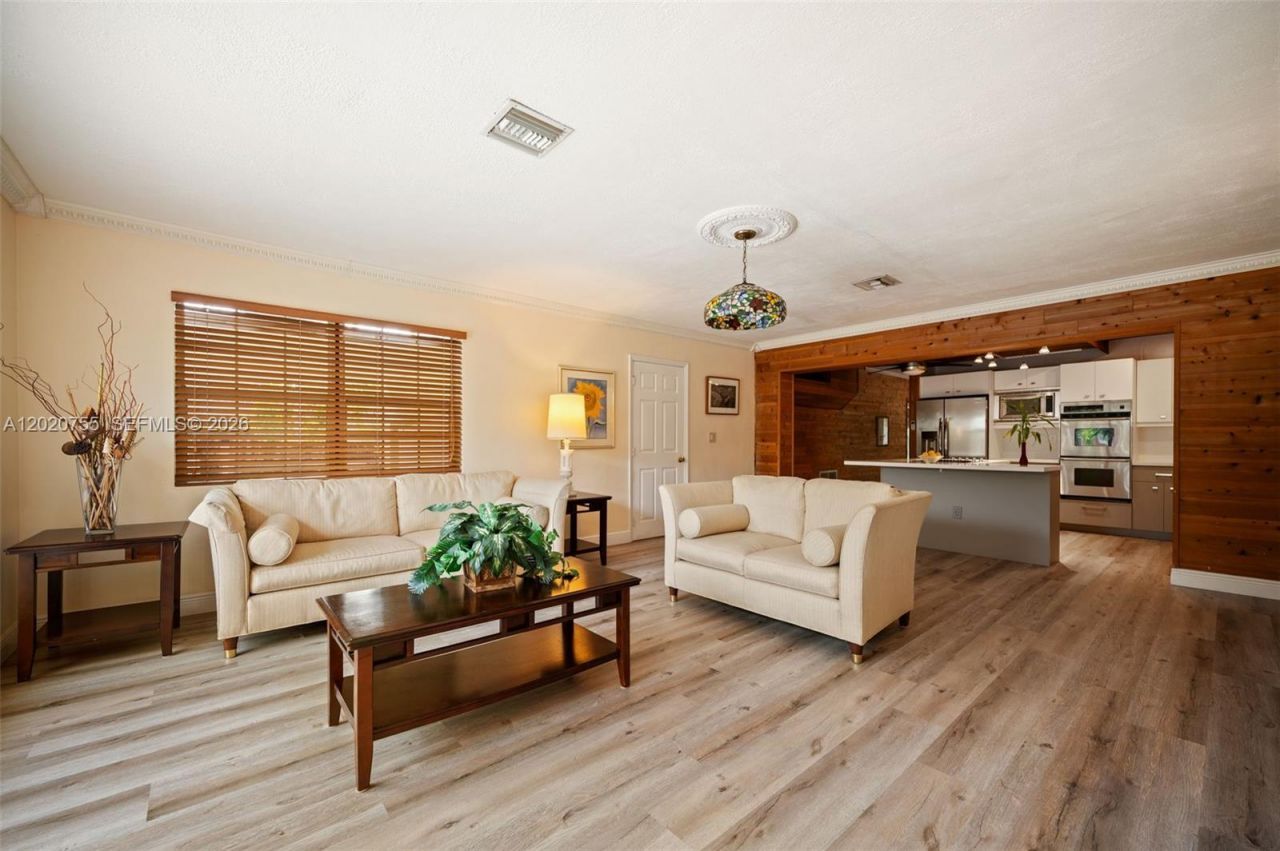 10 S Melrose Dr, Miami Springs, FL 33166 Photo