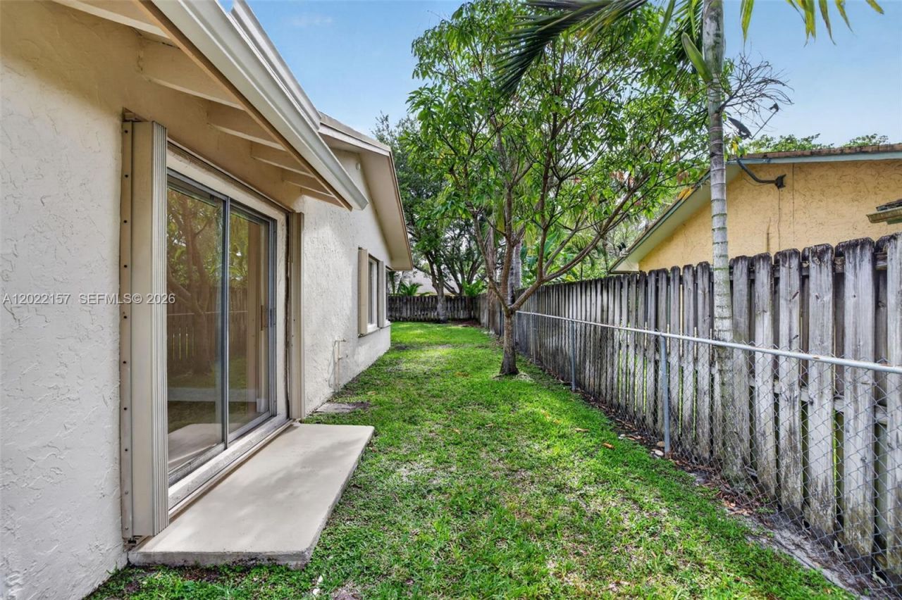 1660 NW 94th Ave, Plantation, FL 33322 Photo