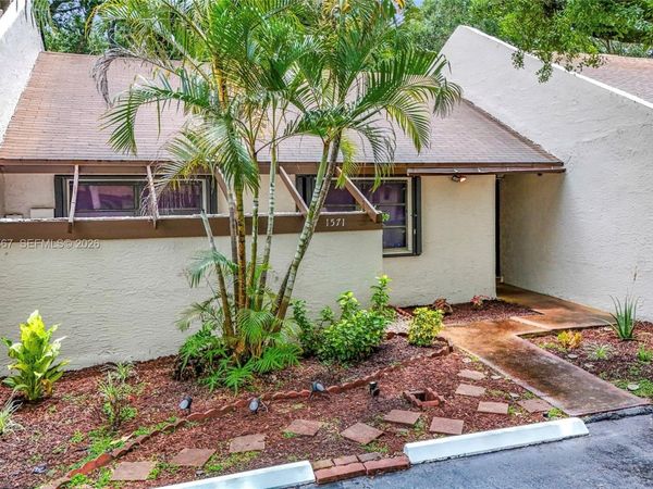 1571 NW 96th Way , Unit 1571, Pembroke Pines, FL 33024