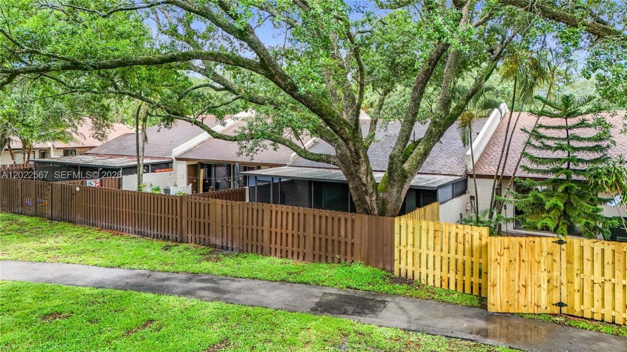 1571 NW 96th Way , Unit 1571, Pembroke Pines, FL 33024 Photo