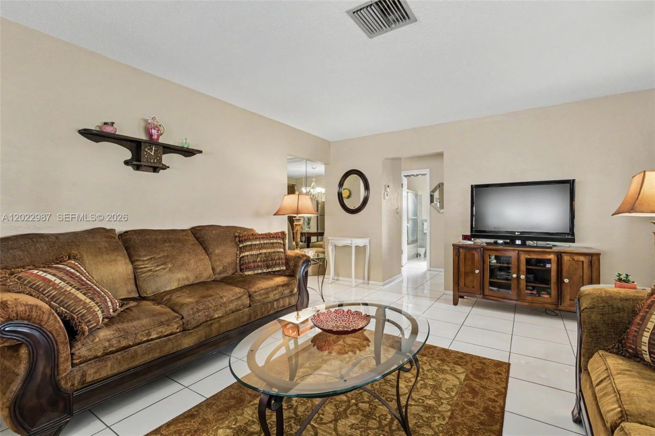 8309 NW 59th Pl, Tamarac, FL 33321 Photo