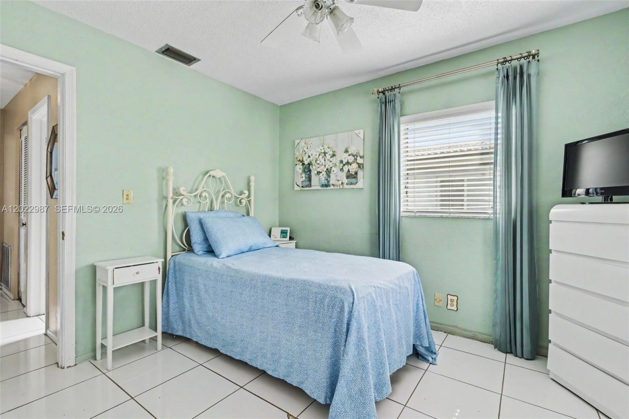 8309 NW 59th Pl, Tamarac, FL 33321 Photo