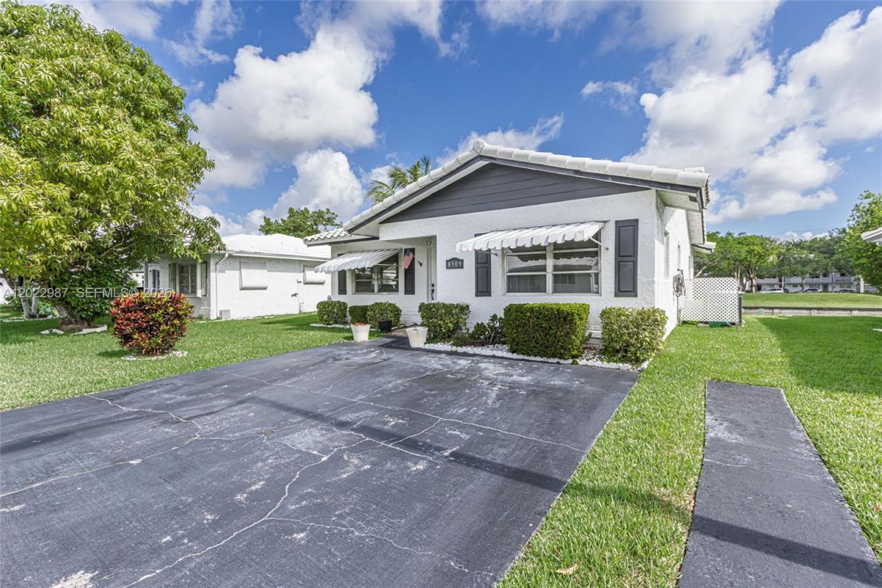 8309 NW 59th Pl, Tamarac, FL 33321 Photo