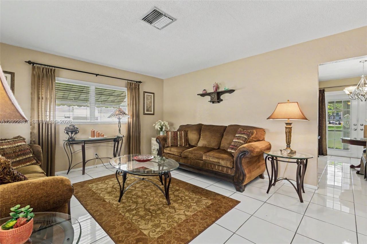 8309 NW 59th Pl, Tamarac, FL 33321 Photo