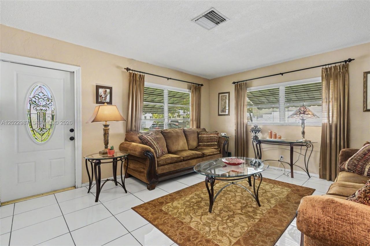8309 NW 59th Pl, Tamarac, FL 33321 Photo