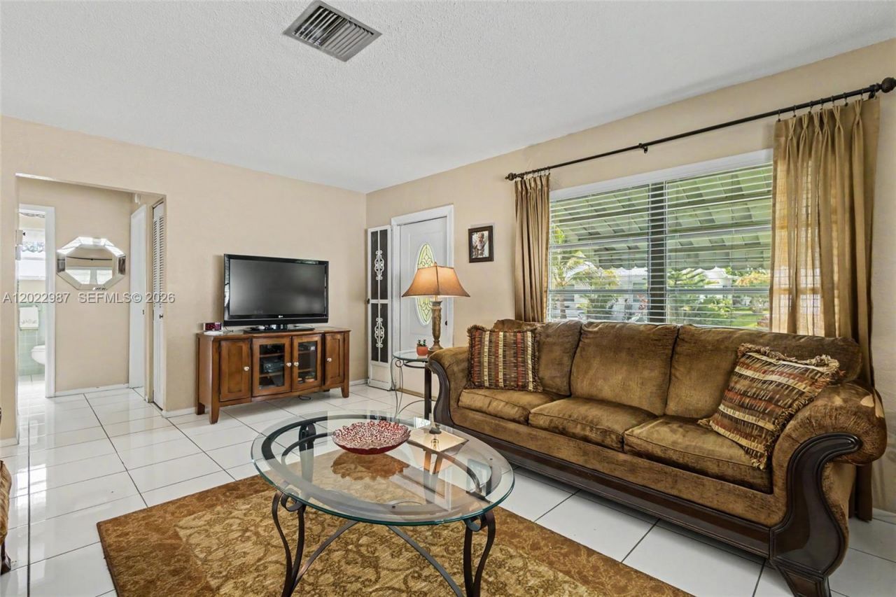 8309 NW 59th Pl, Tamarac, FL 33321 Photo
