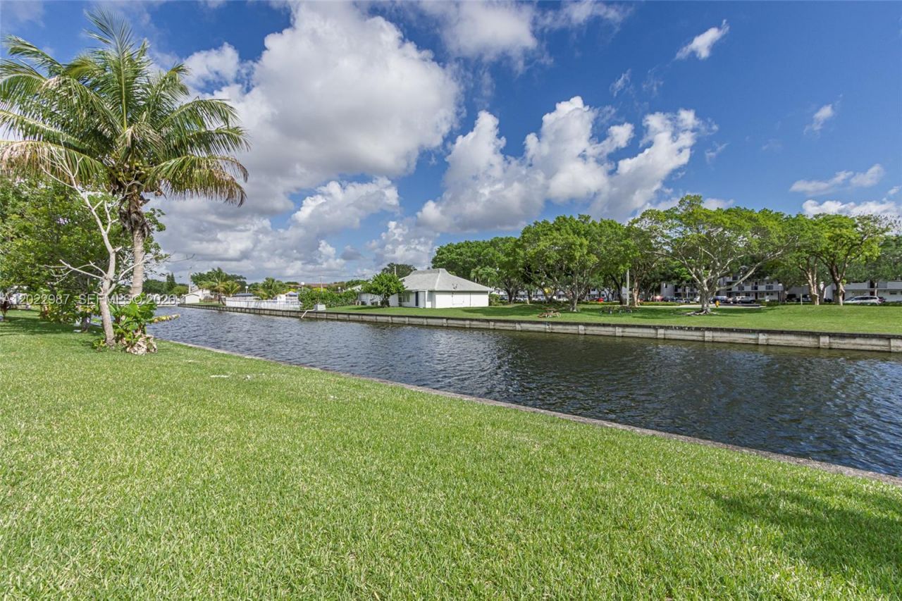 8309 NW 59th Pl, Tamarac, FL 33321 Photo