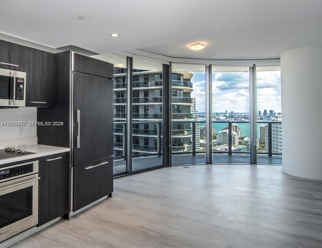 45 SW 9th St , Unit 3501, Miami, FL 33130 Photo