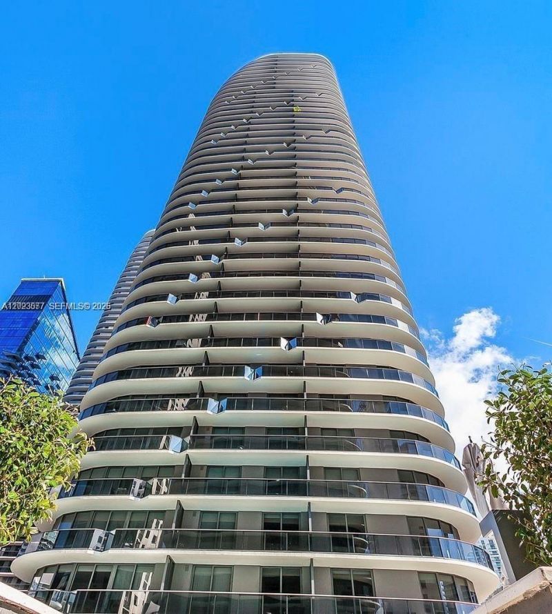 45 SW 9th St , Unit 3501, Miami, FL 33130 Photo
