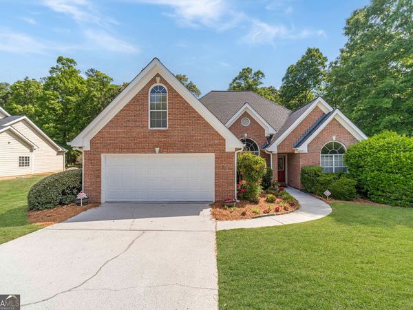 2111 Vintage Oaks Drive, Loganville, GA 30052