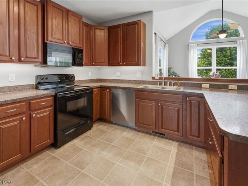 198 Gatwick Grove Circle, Wadsworth, OH 44281 Photo 15
