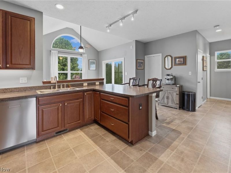 198 Gatwick Grove Circle, Wadsworth, OH 44281 Photo 16