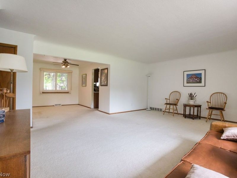 492 Jeannette Drive, Richmond Heights, OH 44143 Photo 9
