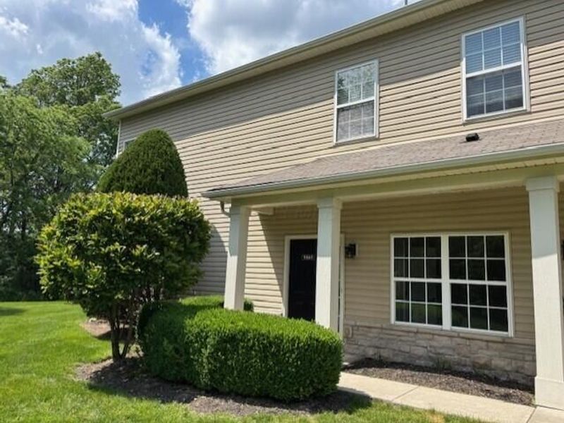 9069 Polaris Lakes Drive, Columbus, OH 43240 Photo 2