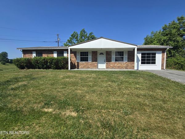 281 Parliament Rd, Harrogate, TN 37752