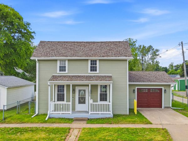 1808 BAKER AVE, Muscatine, IA 52761