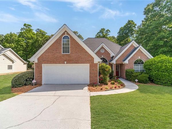 2111 Vintage Oaks Drive , Loganville, GA 30052