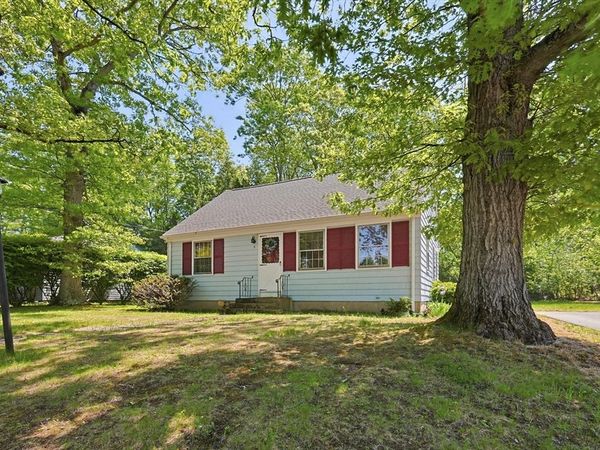 5 Robin Hood Dr., Seekonk, MA 02771