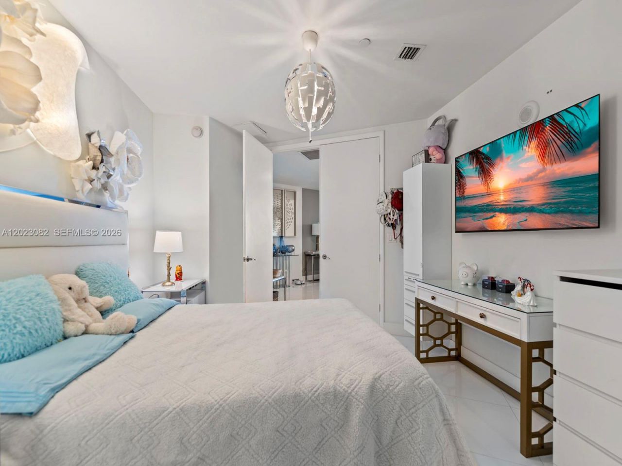 15901 Collins Ave , Unit 403, Sunny Isles Beach, FL 33160 Photo