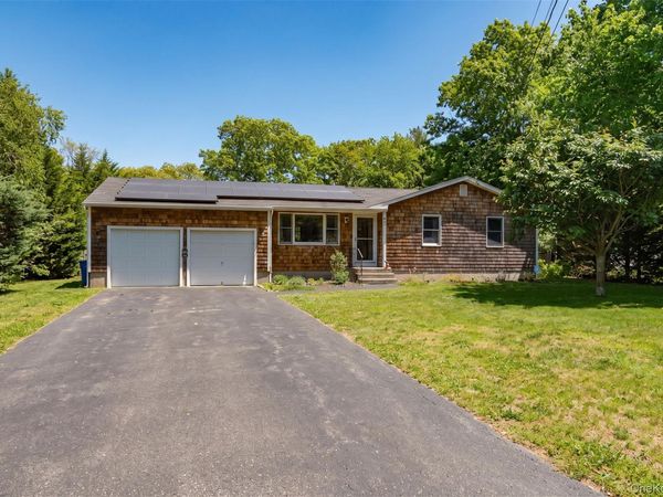 37 Crescent Bow , Ridge, NY 11961