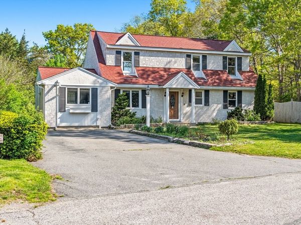 9 E Harbor Cir, Falmouth, MA 02536