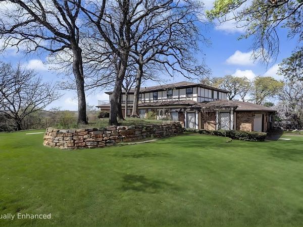 1434 Crownhill Drive , Arlington, TX 76012