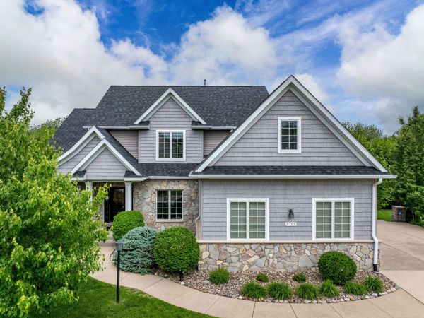 5701 Star View Drive , Bettendorf, IA 52722