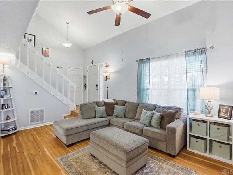 2051 Foxknoll Drive, Centerville, OH 45458 Photo 5