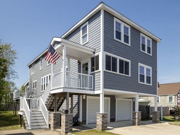 67 Newport Rd, Hull, MA 02045