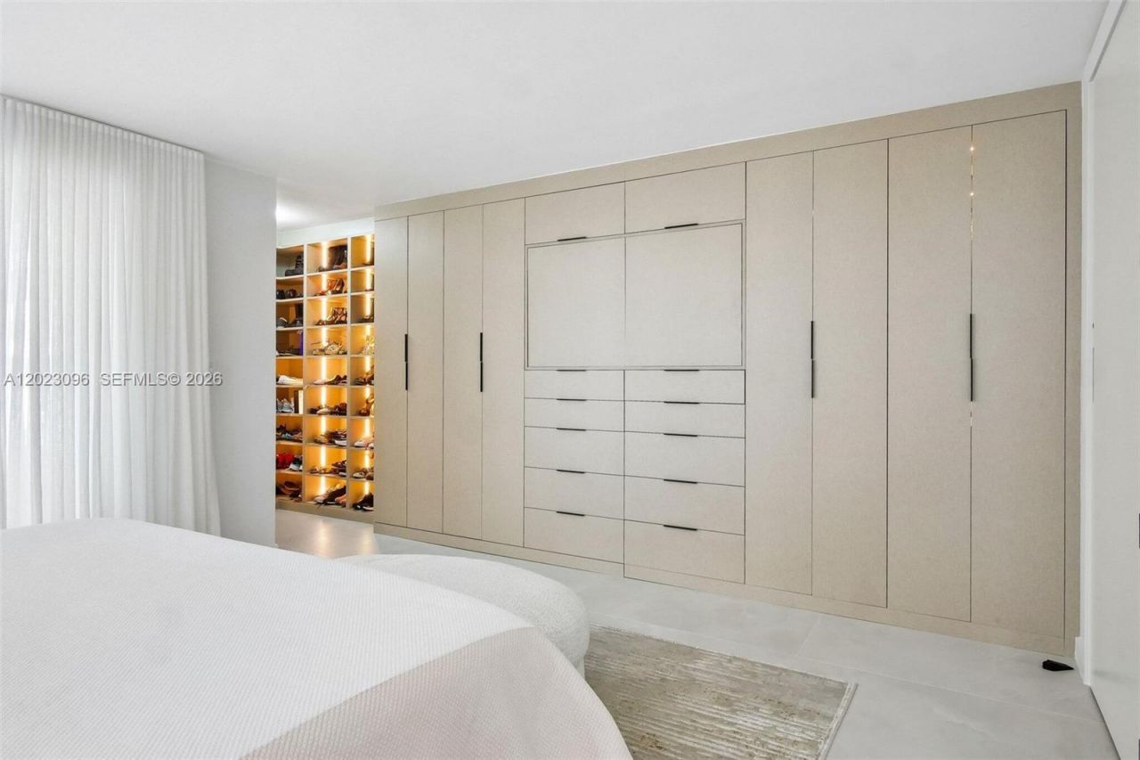 425 Grapetree Dr , Unit 211, Key Biscayne, FL 33149 Photo
