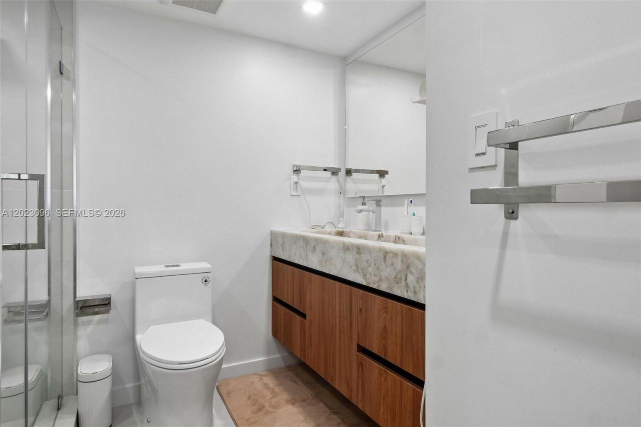 425 Grapetree Dr , Unit 211, Key Biscayne, FL 33149 Photo
