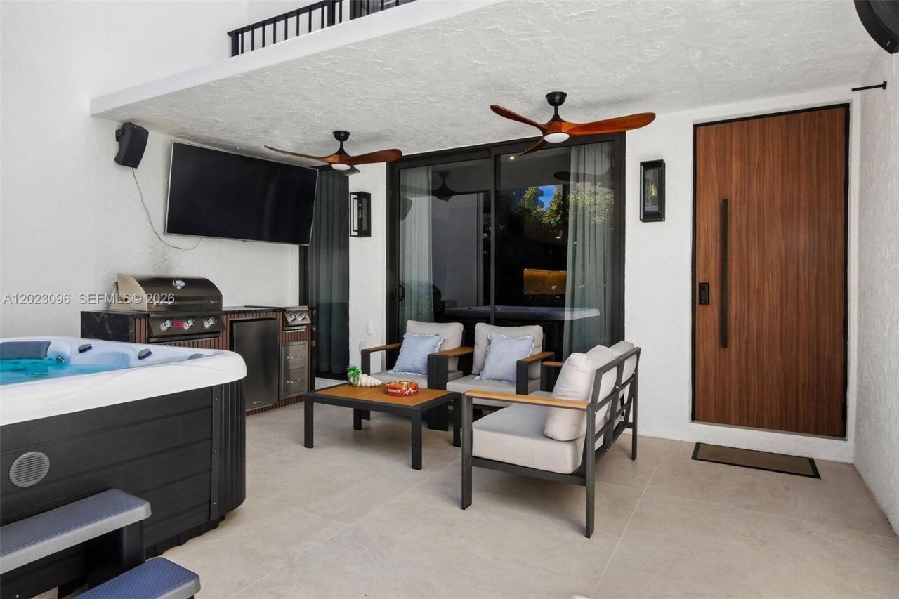 425 Grapetree Dr , Unit 211, Key Biscayne, FL 33149 Photo