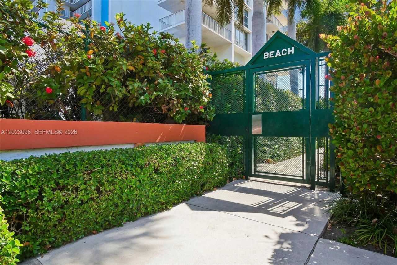 425 Grapetree Dr , Unit 211, Key Biscayne, FL 33149 Photo