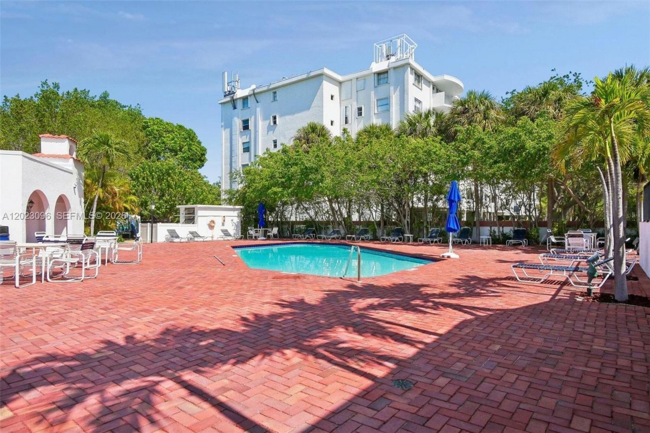 425 Grapetree Dr , Unit 211, Key Biscayne, FL 33149 Photo