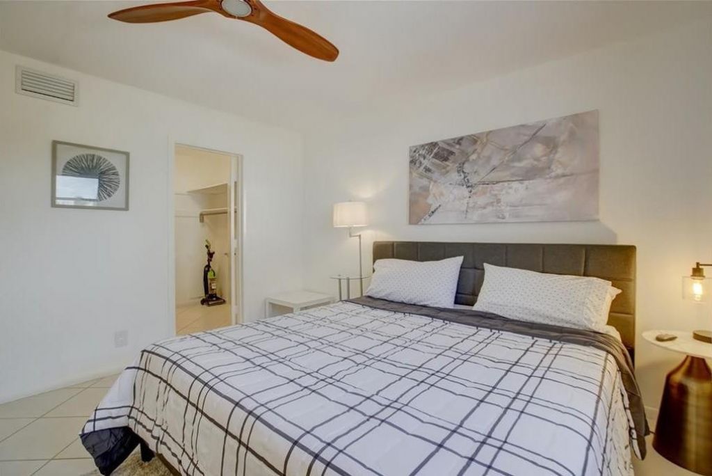 3020 NE 16th Avenue, Unit 304, Oakland Park, FL 33334 Photo