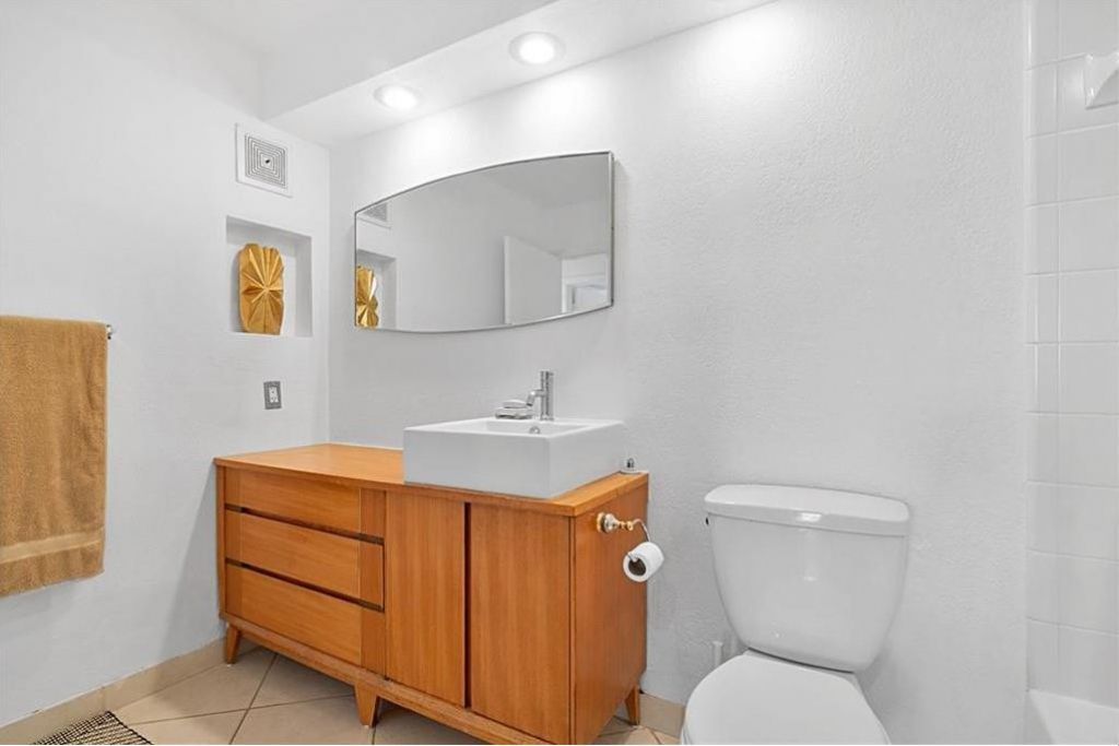 3020 NE 16th Avenue, Unit 304, Oakland Park, FL 33334 Photo